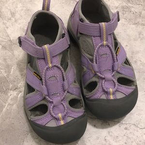 Children’s Keen sandals lavender and gray, size 13